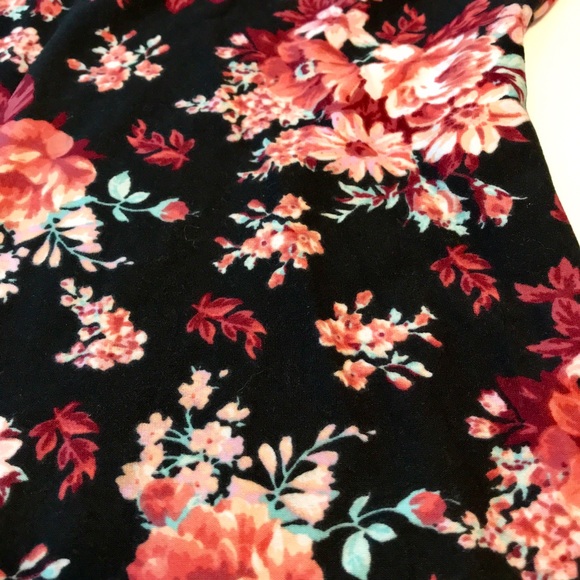 Ultra Flirt NWT Black floral hoodie Juniors M - Picture 3 of 6